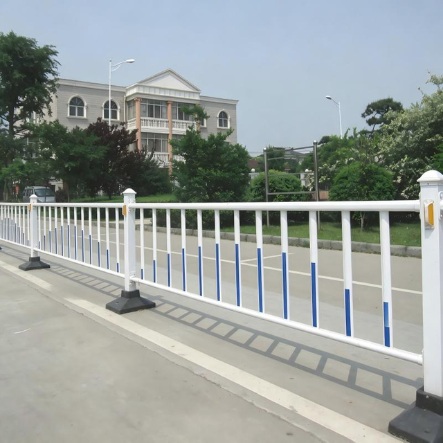 Durable Metal Steel Central Isolation Fence